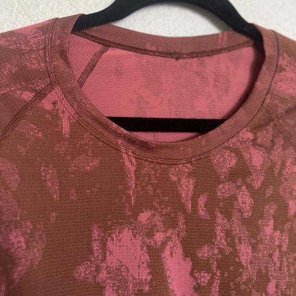 Lululemon Swiftly Tech L/S Shirt 2.0 in Shadow Bloom Roasted Brown/Brier Rose - Picture 5 of 11